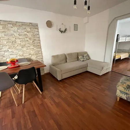 Apartma Ella شقة *